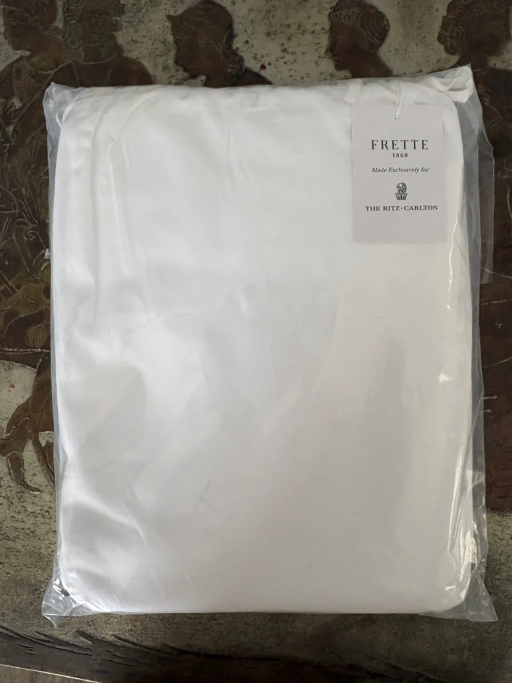 Frette Cotton Fitted Sheet made exclusively for The Ritz-Carlton - Picture 6 of 7